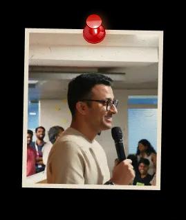 Aashish Solanki on the mic with the audience behind him